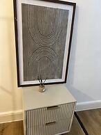 Leicester Aprt-sleeps3-db-tv-wifi