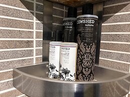 2 Bed End Terrace M4 M25 Heathrow Windsor & London