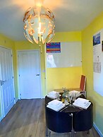 2 Bed End Terrace M4 M25 Heathrow Windsor & London