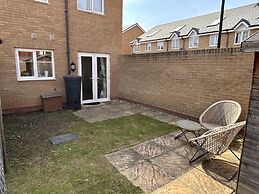 2 Bed End Terrace M4 M25 Heathrow Windsor & London