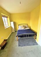 2 Bed End Terrace M4 M25 Heathrow Windsor & London