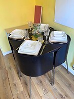 2 Bed End Terrace M4 M25 Heathrow Windsor & London