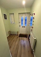 2 Bed End Terrace M4 M25 Heathrow Windsor & London