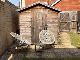 2 Bed End Terrace M4 M25 Heathrow Windsor & London