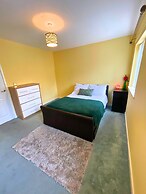 2 Bed End Terrace M4 M25 Heathrow Windsor & London