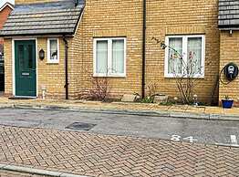 2 Bed End Terrace M4 M25 Heathrow Windsor & London