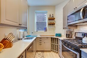 3 Mi to Dtwn: Charming Row House in Pittsburgh