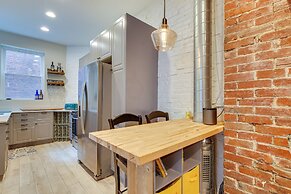 3 Mi to Dtwn: Charming Row House in Pittsburgh