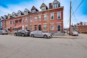 3 Mi to Dtwn: Charming Row House in Pittsburgh