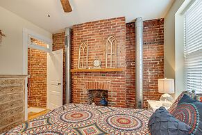 3 Mi to Dtwn: Charming Row House in Pittsburgh