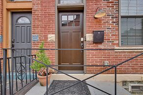 3 Mi to Dtwn: Charming Row House in Pittsburgh