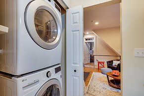 3 Mi to Dtwn: Charming Row House in Pittsburgh