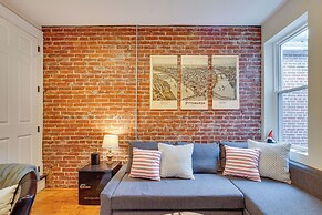 3 Mi to Dtwn: Charming Row House in Pittsburgh