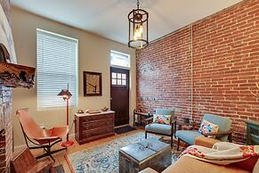 3 Mi to Dtwn: Charming Row House in Pittsburgh