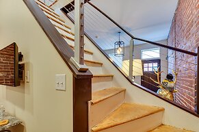 3 Mi to Dtwn: Charming Row House in Pittsburgh