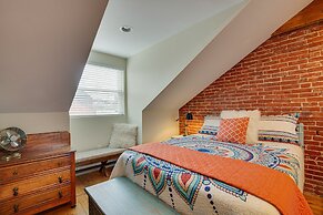 3 Mi to Dtwn: Charming Row House in Pittsburgh