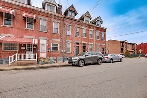 3 Mi to Dtwn: Charming Row House in Pittsburgh
