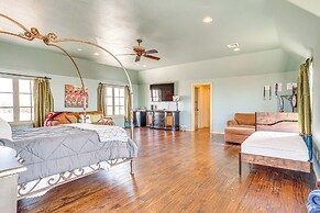 Spacious Edmond Vacation Rental w/ Shared Pool!