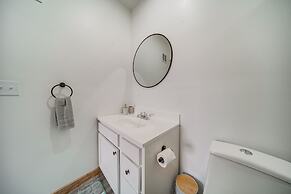 Balcony+ Golf Course View: Quiet Erie Getaway