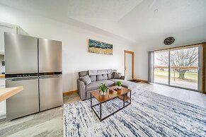 Balcony+ Golf Course View: Quiet Erie Getaway