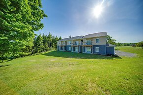 Balcony+ Golf Course View: Quiet Erie Getaway