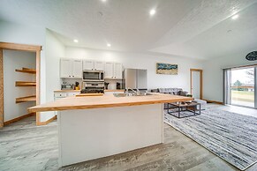 Balcony+ Golf Course View: Quiet Erie Getaway