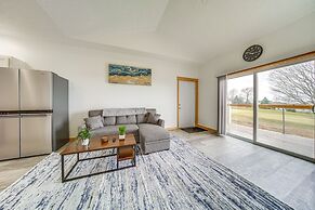 Balcony+ Golf Course View: Quiet Erie Getaway