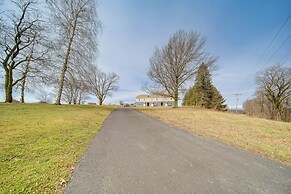 Balcony+ Golf Course View: Quiet Erie Getaway