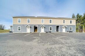 Balcony+ Golf Course View: Quiet Erie Getaway