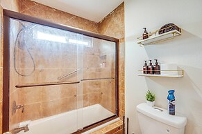 'the Maharaja Retreat' w/ Hot Tub & EV Charger!