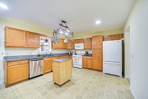 Cozy Lake Luzerne Home - 1 Mi to Wayside Beach!