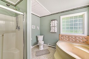 Cozy Lake Luzerne Home - 1 Mi to Wayside Beach!