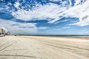 Daytona Condo w/ Community Pool, Walk to Beach!