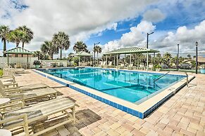 Daytona Condo w/ Community Pool, Walk to Beach!