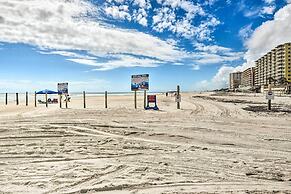 Daytona Condo w/ Community Pool, Walk to Beach!