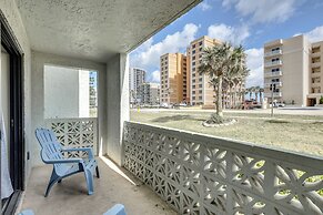Daytona Condo w/ Community Pool, Walk to Beach!