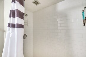 Daytona Condo w/ Community Pool, Walk to Beach!