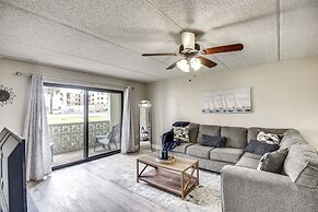 Daytona Condo w/ Community Pool, Walk to Beach!
