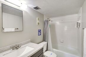 Daytona Condo w/ Community Pool, Walk to Beach!