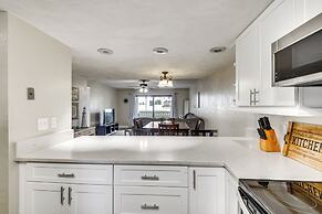 Daytona Condo w/ Community Pool, Walk to Beach!