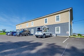 4 Mi to Lake Erie: Condo in Golf Community