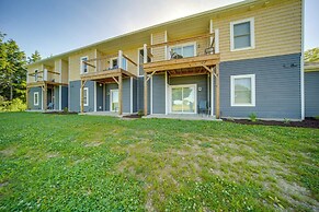 4 Mi to Lake Erie: Condo in Golf Community