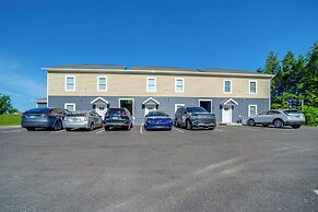 4 Mi to Lake Erie: Condo in Golf Community