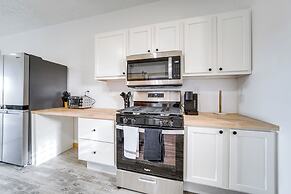 4 Mi to Lake Erie: Condo in Golf Community