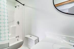 4 Mi to Lake Erie: Condo in Golf Community