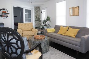 Suttons Bay Home In Town - 2 Blocks to Beach!