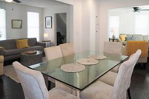 Suttons Bay Home In Town - 2 Blocks to Beach!