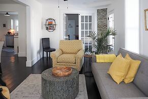 Suttons Bay Home In Town - 2 Blocks to Beach!