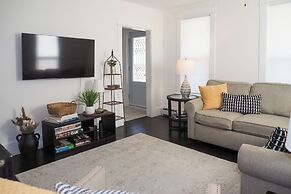 Suttons Bay Home In Town - 2 Blocks to Beach!