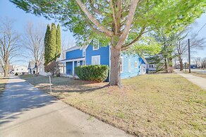 Suttons Bay Home In Town - 2 Blocks to Beach!